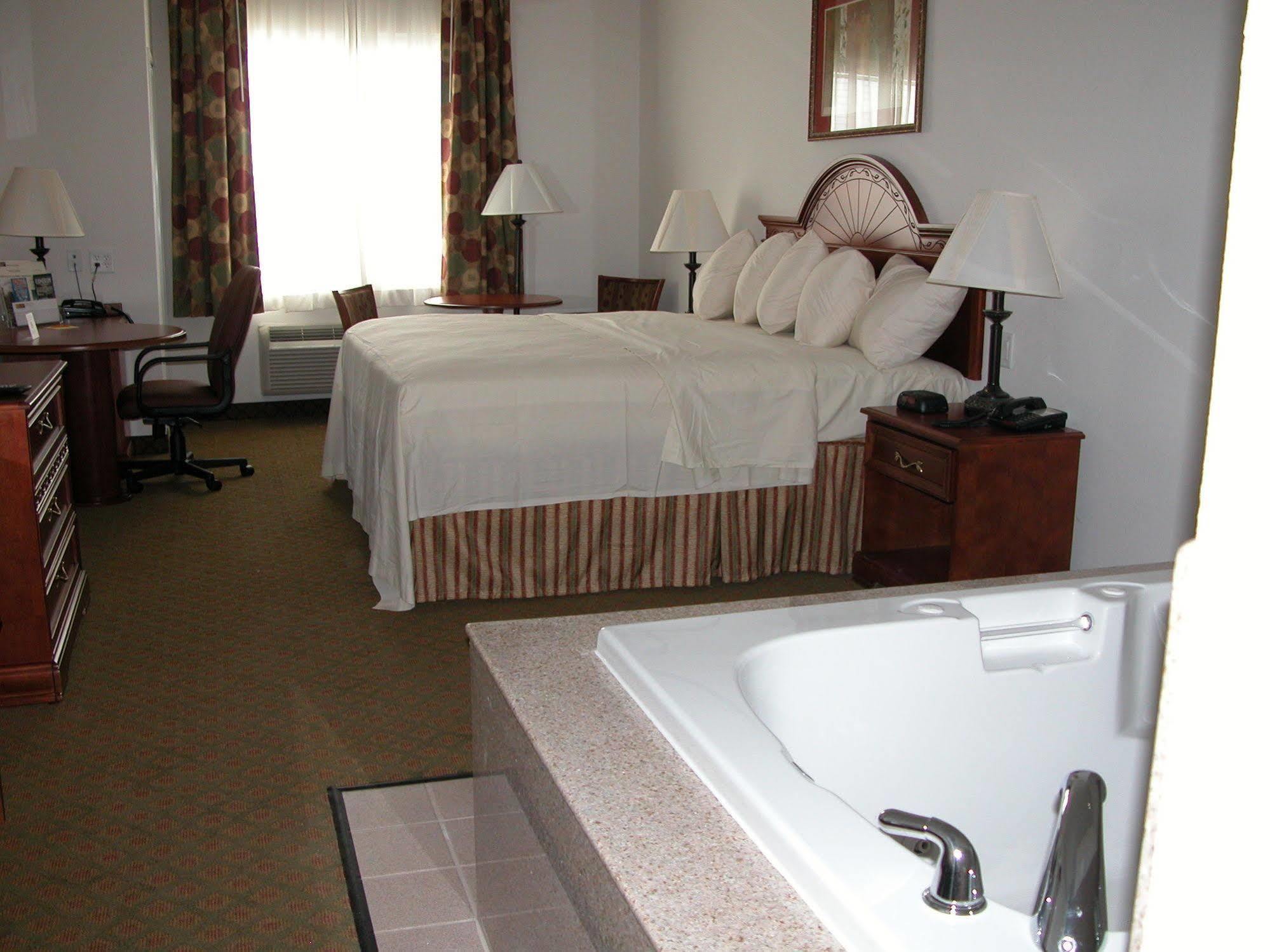 Budget Host Inn And Suites Cameron Екстер'єр фото